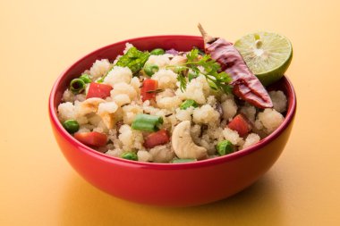 Upma veya upama veya uppuma, favori güneyde Hint tatlı ve tuzlu kahvaltı menüsü veya aperatifler