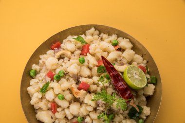Upma veya upama veya uppuma, favori güneyde Hint tatlı ve tuzlu kahvaltı menüsü veya aperatifler