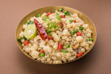 Upma veya upama veya uppuma, favori güneyde Hint tatlı ve tuzlu kahvaltı menüsü veya aperatifler