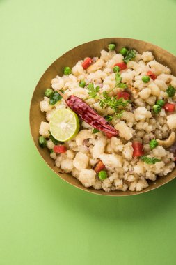 Upma veya upama veya uppuma, favori güneyde Hint tatlı ve tuzlu kahvaltı menüsü veya aperatifler