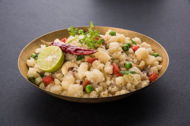 Upma veya upama veya uppuma, favori güneyde Hint tatlı ve tuzlu kahvaltı menüsü veya aperatifler