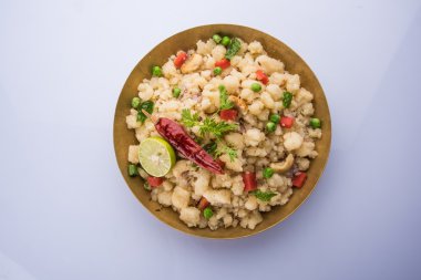 Upma veya upama veya uppuma, favori güneyde Hint tatlı ve tuzlu kahvaltı menüsü veya aperatifler