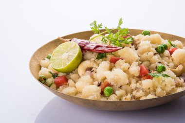 Upma veya upama veya uppuma, favori güneyde Hint tatlı ve tuzlu kahvaltı menüsü veya aperatifler