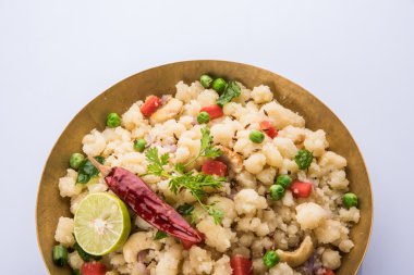 Upma veya upama veya uppuma, favori güneyde Hint tatlı ve tuzlu kahvaltı menüsü veya aperatifler