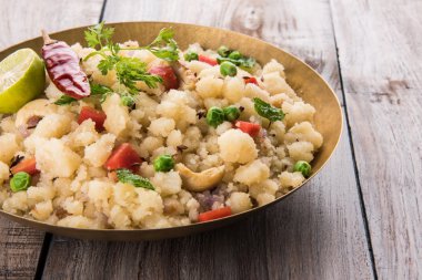 Upma veya upama veya uppuma, favori güneyde Hint tatlı ve tuzlu kahvaltı menüsü veya aperatifler