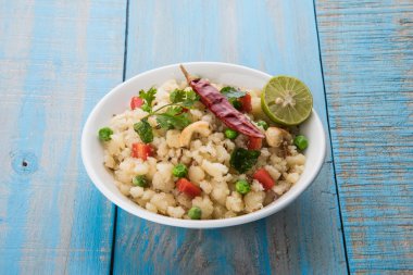 Upma veya upama veya uppuma, favori güneyde Hint tatlı ve tuzlu kahvaltı menüsü veya aperatifler