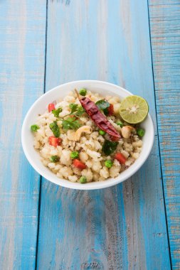 Upma veya upama veya uppuma, favori güneyde Hint tatlı ve tuzlu kahvaltı menüsü veya aperatifler