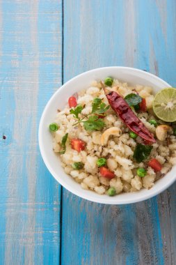 Upma veya upama veya uppuma, favori güneyde Hint tatlı ve tuzlu kahvaltı menüsü veya aperatifler