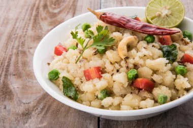 Upma veya upama veya uppuma, favori güneyde Hint tatlı ve tuzlu kahvaltı menüsü veya aperatifler