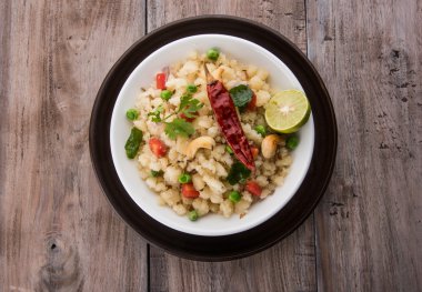 Upma veya upama veya uppuma, favori güneyde Hint tatlı ve tuzlu kahvaltı menüsü veya aperatifler