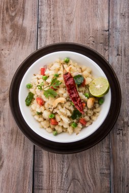 Upma veya upama veya uppuma, favori güneyde Hint tatlı ve tuzlu kahvaltı menüsü veya aperatifler