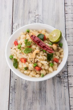 Upma veya upama veya uppuma, favori güneyde Hint tatlı ve tuzlu kahvaltı menüsü veya aperatifler