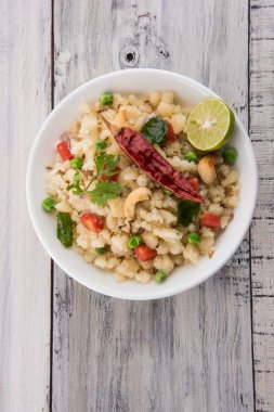 Upma veya upama veya uppuma, favori güneyde Hint tatlı ve tuzlu kahvaltı menüsü veya aperatifler