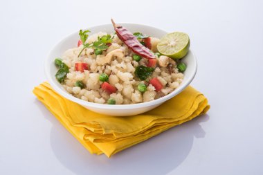 Upma veya upama veya uppuma, favori güneyde Hint tatlı ve tuzlu kahvaltı menüsü veya aperatifler