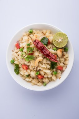 Upma veya upama veya uppuma, favori güneyde Hint tatlı ve tuzlu kahvaltı menüsü veya aperatifler