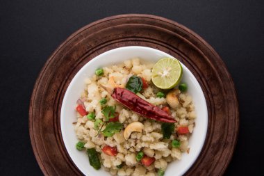 Upma veya upama veya uppuma, favori güneyde Hint tatlı ve tuzlu kahvaltı menüsü veya aperatifler