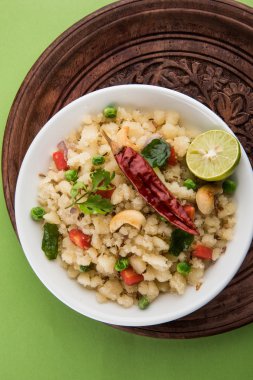 Upma veya upama veya uppuma, favori güneyde Hint tatlı ve tuzlu kahvaltı menüsü veya aperatifler