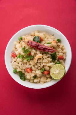 Upma veya upama veya uppuma, favori güneyde Hint tatlı ve tuzlu kahvaltı menüsü veya aperatifler