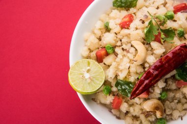 Upma veya upama veya uppuma, favori güneyde Hint tatlı ve tuzlu kahvaltı menüsü veya aperatifler