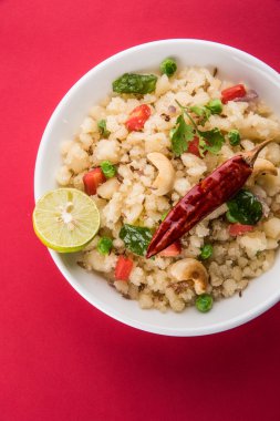 Upma veya upama veya uppuma, favori güneyde Hint tatlı ve tuzlu kahvaltı menüsü veya aperatifler