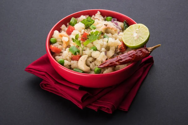 Upma or upama or uppuma, favourite south indian sweet and salty breakfast menu or snacks — Stock Photo, Image