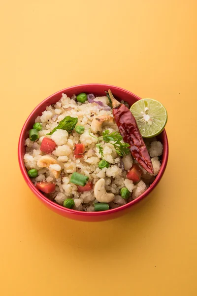 Upma or upama or uppuma, favourite south indian sweet and salty breakfast menu or snacks — Stock Photo, Image