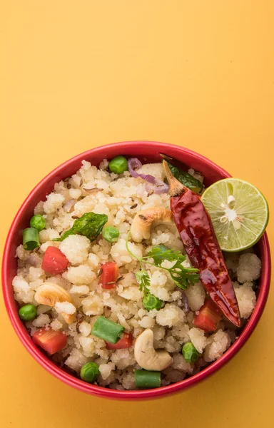 Upma or upama or uppuma, favourite south indian sweet and salty breakfast menu or snacks — Stock Photo, Image