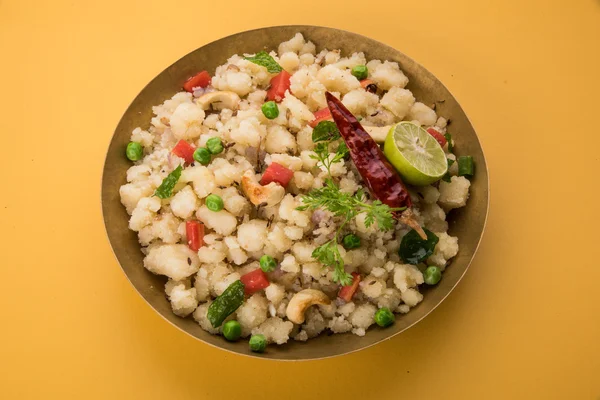 Upma o upama o uppuma, menú favorito de desayuno dulce y salado del sur de la India o aperitivos — Foto de Stock