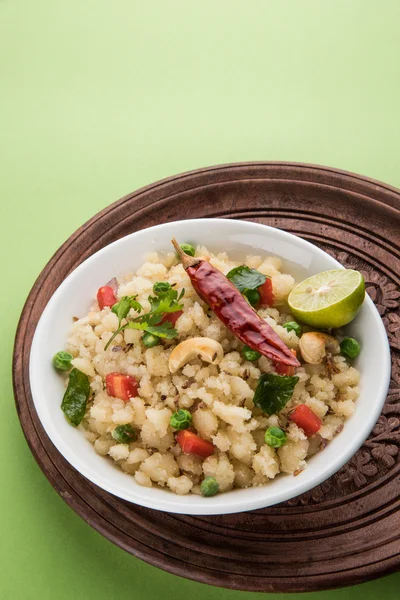 Upma veya upama veya uppuma, favori güneyde Hint tatlı ve tuzlu kahvaltı menüsü veya aperatifler