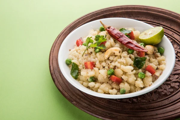 Upma o upama o uppuma, menú favorito de desayuno dulce y salado del sur de la India o aperitivos — Foto de Stock