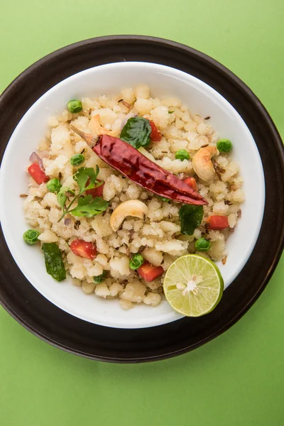 Upma veya upama veya uppuma, favori güneyde Hint tatlı ve tuzlu kahvaltı menüsü veya aperatifler