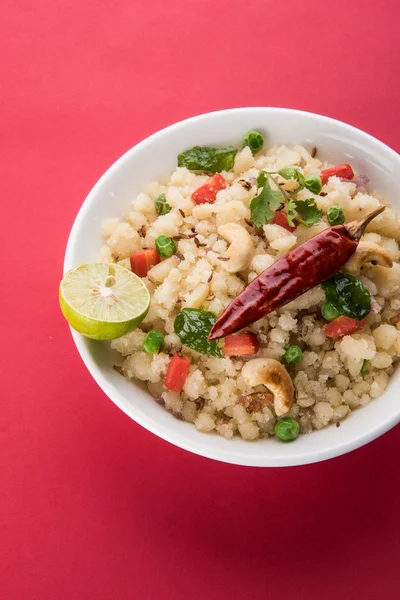 Upma veya upama veya uppuma, favori güneyde Hint tatlı ve tuzlu kahvaltı menüsü veya aperatifler