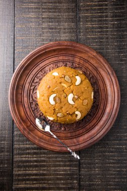 Saf ghee olarak Moong Dal helva - Hindistan, Indan tatlı Halwa Moong Dal, moong dal tatlı sheera veya shira yapılmış bir tatlı yemek pişmiş