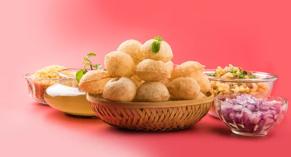 聚苯胺普瑞或 panipuri、 Golgappe 或 gol gappe，聊天项目，印度 — 图库照片