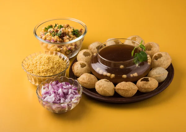 Пані Пурі або panipuri, Golgappe або gol gappe, чат елемент, Індія — стокове фото