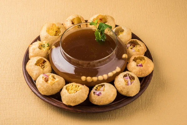 Pani Puri atau panipuri, Golgappe atau gol gappe, Chat item, India — Stok Foto