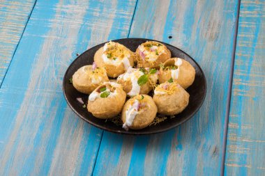 dahi puri çok baharatlı bir punjabi Hint meze