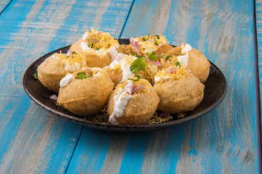 dahi puri çok baharatlı bir punjabi Hint meze