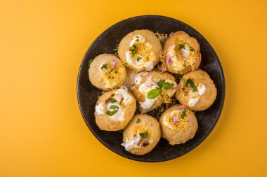 dahi puri çok baharatlı bir punjabi Hint meze