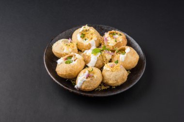 dahi puri çok baharatlı bir punjabi Hint meze