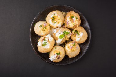 dahi puri çok baharatlı bir punjabi Hint meze