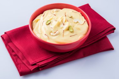 Hint tatlı süzme yoğurt veya şaka, Kocaeli ve gujrat, popüler Alman shrikhand, yapılmış Hint tatlı Shrikhand popüler bir garnitür de puri veya Çapati ile çok lezzetli olup