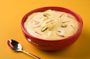 Hint tatlı süzme yoğurt veya şaka, Kocaeli ve gujrat, popüler Alman shrikhand, yapılmış Hint tatlı Shrikhand popüler bir garnitür de puri veya Çapati ile çok lezzetli olup