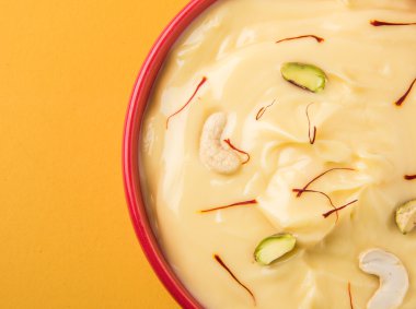 Hint tatlı süzme yoğurt veya şaka, Kocaeli ve gujrat, popüler Alman shrikhand, yapılmış Hint tatlı Shrikhand popüler bir garnitür de puri veya Çapati ile çok lezzetli olup