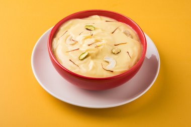 Hint tatlı süzme yoğurt veya şaka, Kocaeli ve gujrat, popüler Alman shrikhand, yapılmış Hint tatlı Shrikhand popüler bir garnitür de puri veya Çapati ile çok lezzetli olup