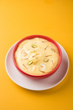 Hint tatlı süzme yoğurt veya şaka, Kocaeli ve gujrat, popüler Alman shrikhand, yapılmış Hint tatlı Shrikhand popüler bir garnitür de puri veya Çapati ile çok lezzetli olup