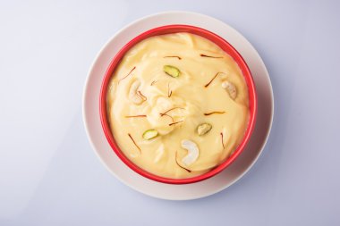 Hint tatlı süzme yoğurt veya şaka, Kocaeli ve gujrat, popüler Alman shrikhand, yapılmış Hint tatlı Shrikhand popüler bir garnitür de puri veya Çapati ile çok lezzetli olup