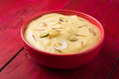 Hint tatlı süzme yoğurt veya şaka, Kocaeli ve gujrat, popüler Alman shrikhand, yapılmış Hint tatlı Shrikhand popüler bir garnitür de puri veya Çapati ile çok lezzetli olup