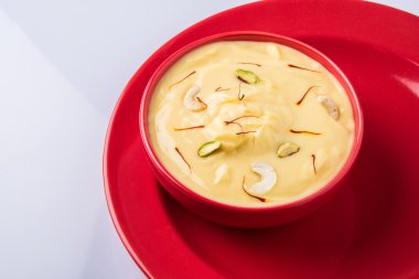 Hint tatlı süzme yoğurt veya şaka, Kocaeli ve gujrat, popüler Alman shrikhand, yapılmış Hint tatlı Shrikhand popüler bir garnitür de puri veya Çapati ile çok lezzetli olup