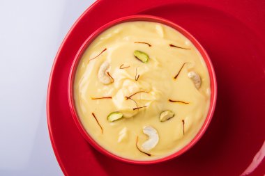 Hint tatlı süzme yoğurt veya şaka, Kocaeli ve gujrat, popüler Alman shrikhand, yapılmış Hint tatlı Shrikhand popüler bir garnitür de puri veya Çapati ile çok lezzetli olup